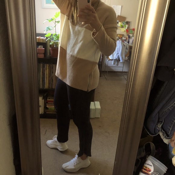 🚫SOLD🚫
 Block Sweater - Picture 5 of 6